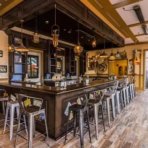 Beautiful Townhouse With Pool Close To , Davenport United States
